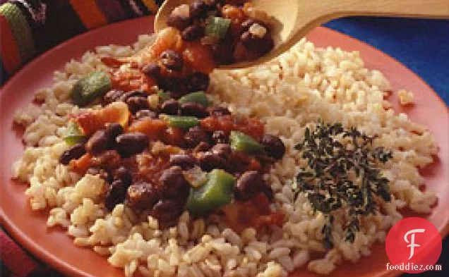 क्यूबा शैली काले सेम और चावल
