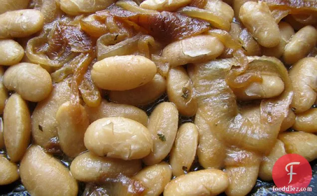 कारमेलाइज्ड प्याज और सरसों की चटनी के साथ रनर बीन्स
