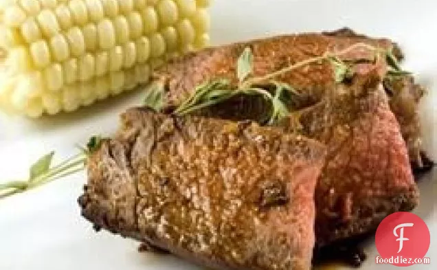 रोज़मेरी और लहसुन के साथ रिब-आई स्टेक