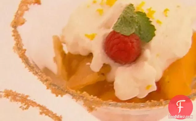 पीच और रास्पबेरी मोची-ड्रीम क्रीम के साथ टीनी