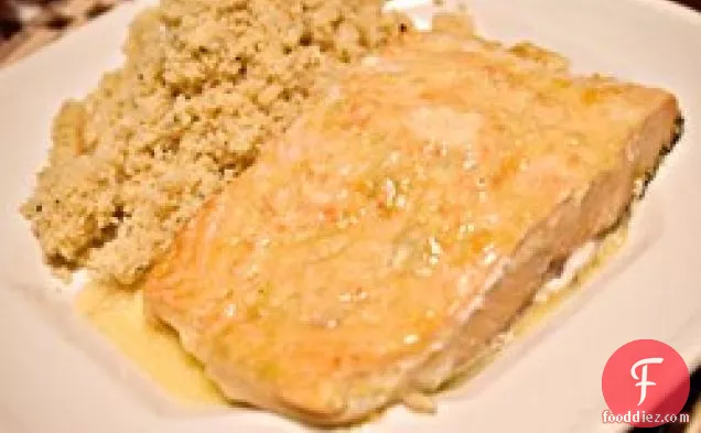 हबानेरो-लाइम बटर के साथ ग्रिल्ड सैल्मन