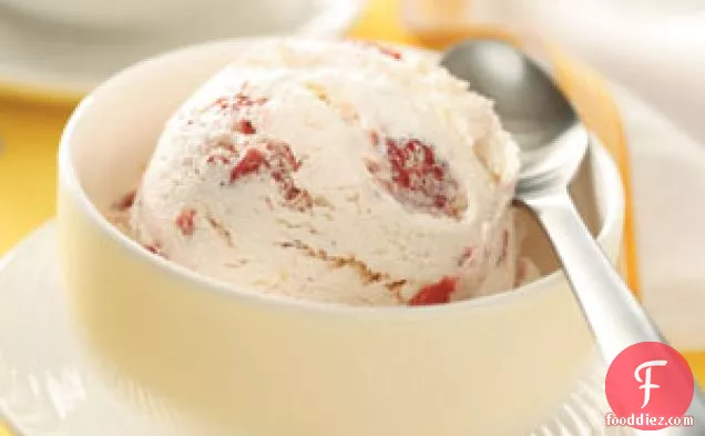 स्ट्रॉबेरी चीज़केक आइसक्रीम