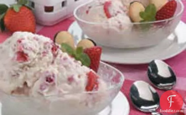 स्ट्रॉबेरी चीज़केक आइसक्रीम