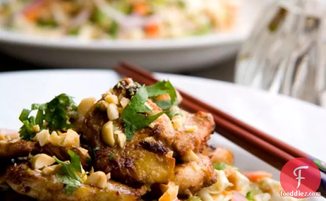 मिर्च, अदरक और चूने की ड्रेसिंग के साथ एशियाई चिकन सलाद
