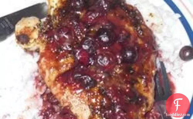 ब्लूबेरी सॉस के साथ मेंहदी चिकन
