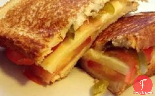 फ्राइड ग्रीन टमाटर सैंडविच