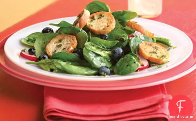Spinach Herb Salad With Pesto Croutons