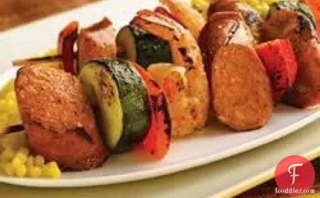 ग्रिल्ड चिपोटल कोरिज़ो चिकन सॉसेज और झींगा कबाब