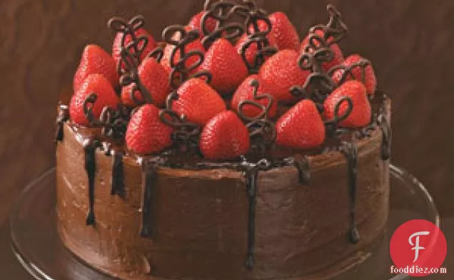 चॉकलेट-स्ट्रॉबेरी उत्सव केक
