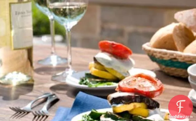 ग्रील्ड सब्जी और बकरी पनीर नेपोलियन