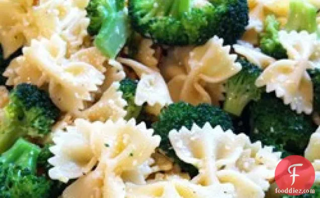 Bow Tie Pasta with Broccoli, Garlic, and Lemon