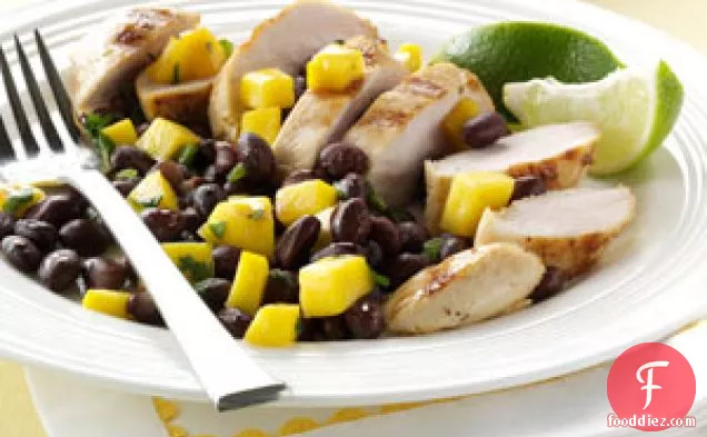 ब्लैक बीन साल्सा के साथ ग्रिल्ड चिकन