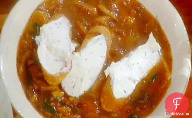 मस्करपोन क्रॉस्टिनी के साथ ज़ुप्पा डि पोर्सिनी: पोर्सिनी सूप