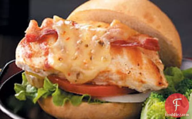 ग्रील्ड काली मिर्च जैक चिकन सैंडविच