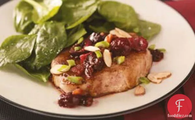 पोर्क चॉप चिपोटल चेरी ग्लेज़ के साथ