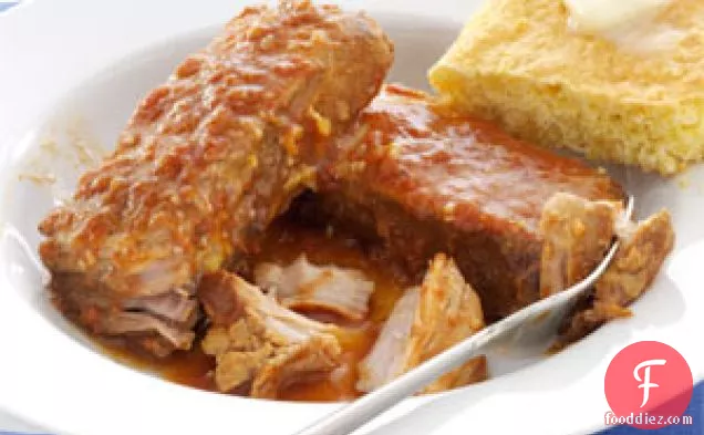 धीमी गति से पका हुआ बीबीक्यू पोर्क पसलियों