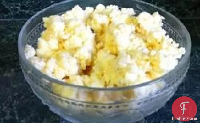 लहसुन और लाल मिर्च के साथ वैल के घर का बना पनीर