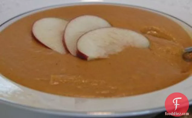 दालचीनी सूप के साथ मलाईदार बटरनट स्क्वैश