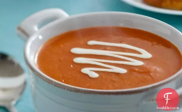 सनी की मलाईदार खेत टमाटर का सूप