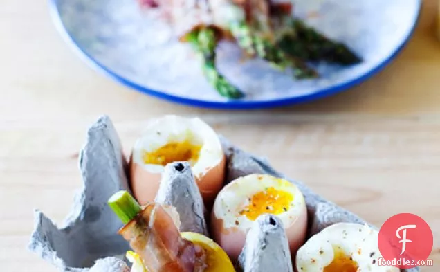 Prosciutto Wrapped Asparagus With Boiled Eggs