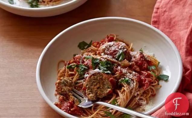 Turkey Meatballs with Quick And Spicy Tomato Sauce and Whole-Wheat Spaghetti