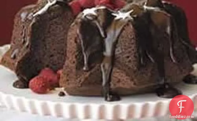 ब्रेकस्टोन का ट्रिपल चॉकलेट ब्लिस केक