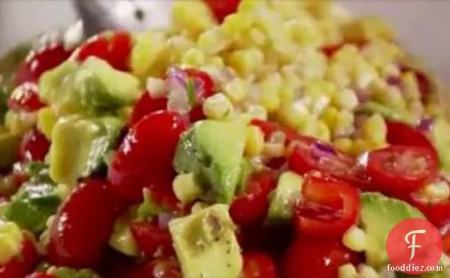 मकई और एवोकैडो सलाद