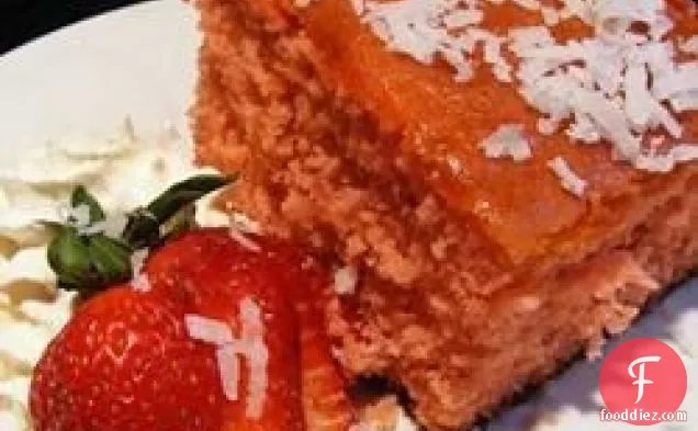 स्ट्रॉबेरी केक और फ्रॉस्टिंग द्वितीय