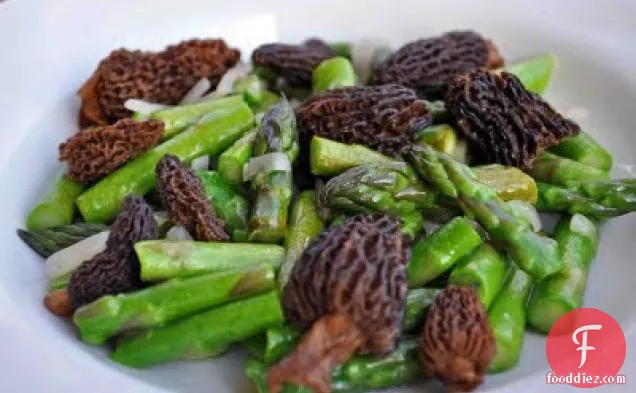 Butter Braised Asparagus with Morels