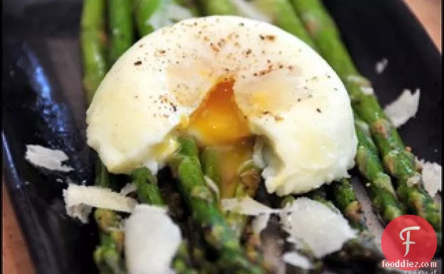 Roasted Asparagus With Poached Egg And Shaved Parmesan Cheese