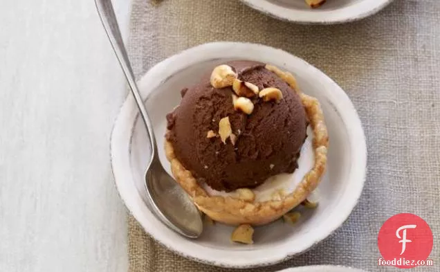 चॉकलेट-हेज़लनट आइसक्रीम कपकेक