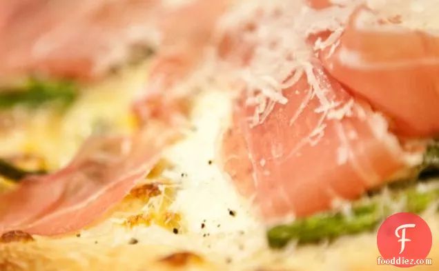 Roasted Asparagus, Egg & Prosciutto Pizza