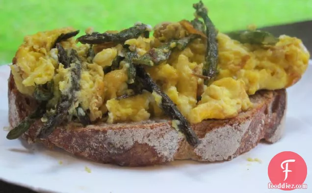 Roasted Asparagus & Scrambled Eggs Recipe