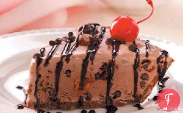 चेरी चॉकलेट आइसक्रीम पाई