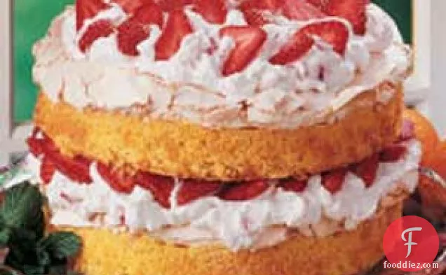 स्ट्रॉबेरी मेरिंग्यू केक