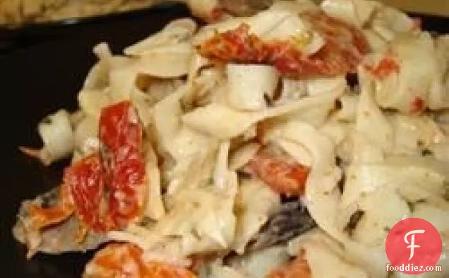 Chicken, Garlic, and Sundried Tomato Pasta