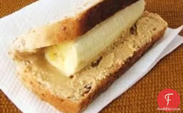 मूंगफली का मक्खन हॉट डॉग