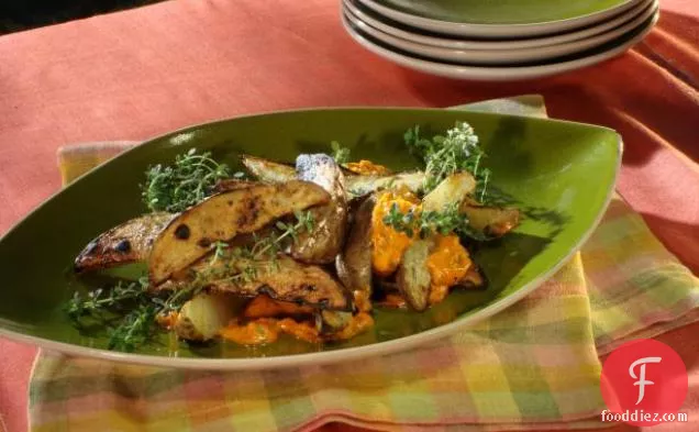 साइट्रस-थाइम एओली के साथ ग्रील्ड स्टेक फ्राइज़