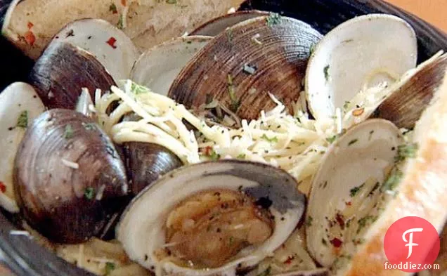 Linguini with Clams and Garlic Butter Sauce