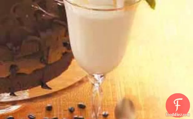 सुरुचिपूर्ण सफेद चॉकलेट मूस