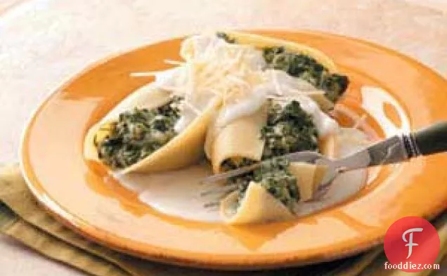 Spinach Stuffed Shells with White Sauce