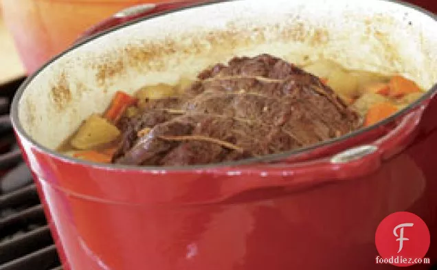 रेड वाइन-ब्रेज़्ड पॉट रोस्ट