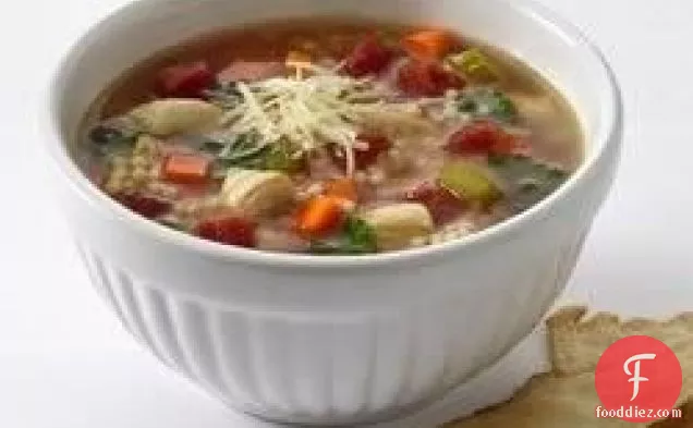 चियारेलो का चिकन और पेस्टिना सूप