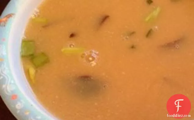 शीटकेक मशरूम के साथ मिसो सूप