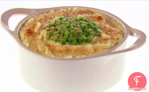 Baked Mashed Potatoes with Peas, Parmesan Cheese and Breadcrumbs