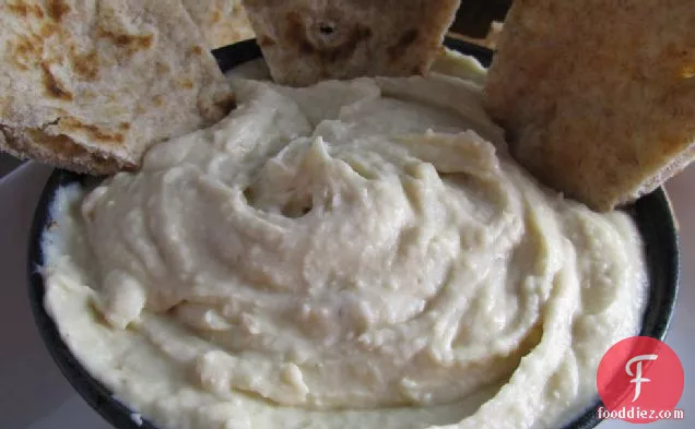 Roasted Garlic White Bean Hummus