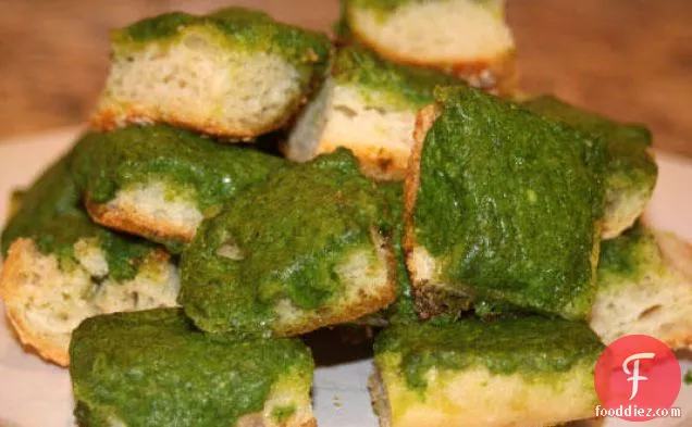 Green Gobble-'ems Garlic Bread Chunks