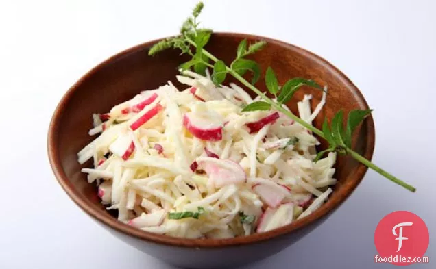 German Kohlrabi-apple-radish Salad