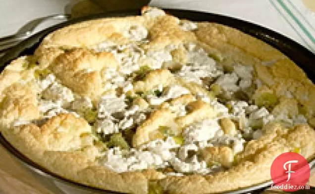 लीक, टमाटर और बकरी पनीर के साथ सूफल्ड फ्रिटाटा