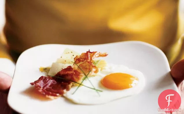 Leeks Vinaigrette with Fried Eggs and Smoked Prosciutto
